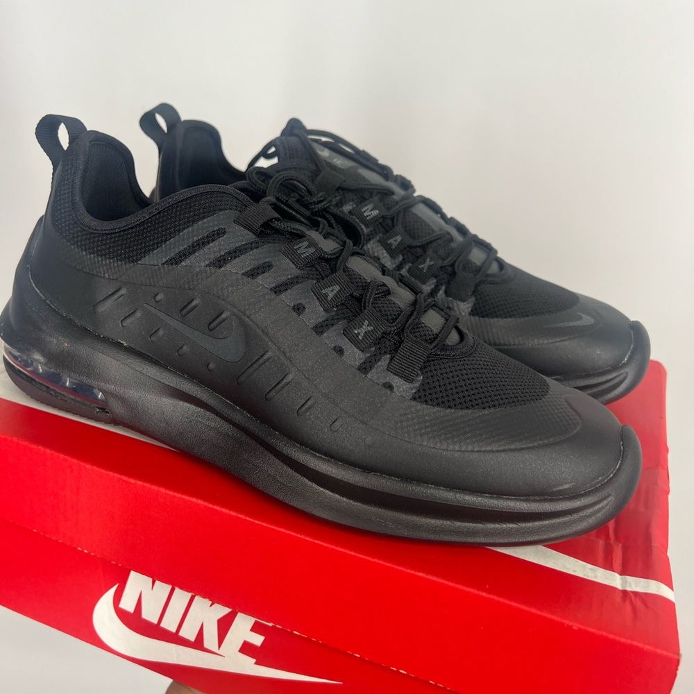 Nike Women’s Air Max Axis Black Size 9.5